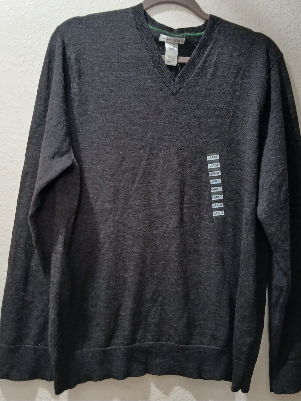 New GAP Men's size L Charcoal Gray V-Neck Sweater